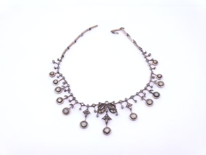 COLLIER collerette en or rose et argent ornée...
