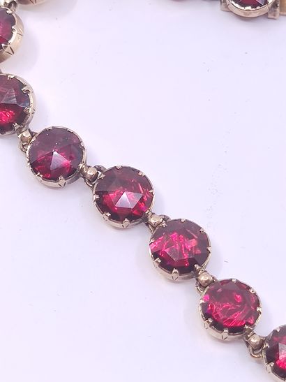 Travail Français

BRACELET en or rose ornée...