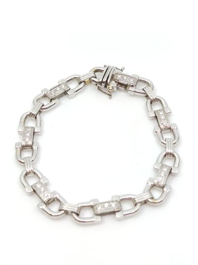 BRACELET en or gris 750°serti de vingt et...