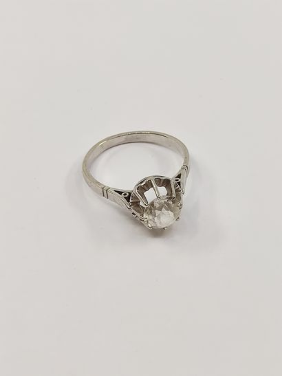 
Solitaire en gris 750 ornée d'une pierre...