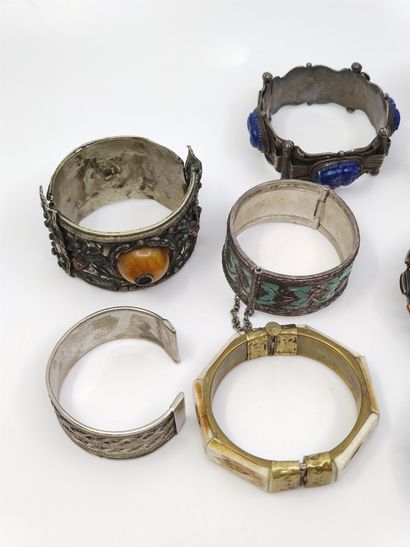 Ensemble de bijoux Afrique du Nord comprenant...