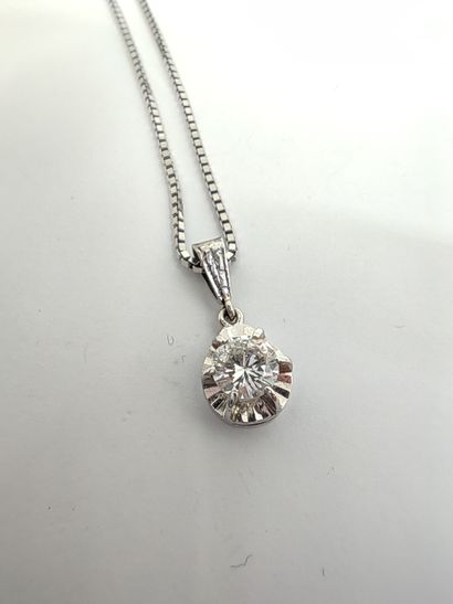 CHAINE et son pendentif en or gris 750° accompagnée...