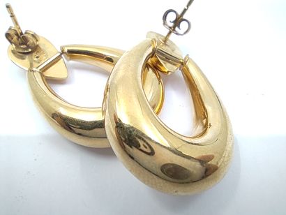 
PAIRE de boucles d'oreilles en or jaune...