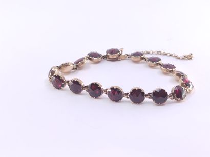 Travail Français

BRACELET en or rose ornée...