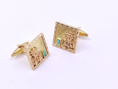 TRAVAIL ETRANGER

PAIRE DE BOUTONS de manchette...