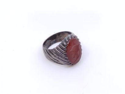 CHEVALIERE en argent ornée d'une intaille...