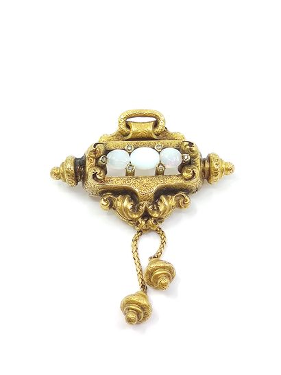 BROCHE en or jaune 750° finement ciselée...