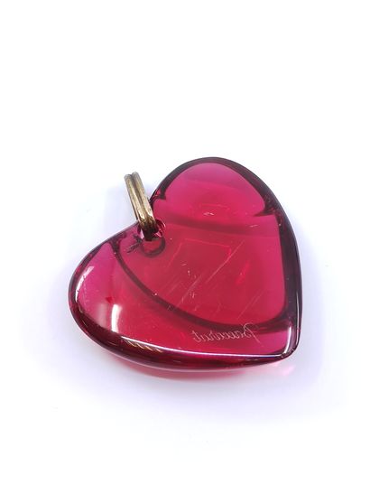 BACCARAT 

Pendentif cœur en cristal rouge...