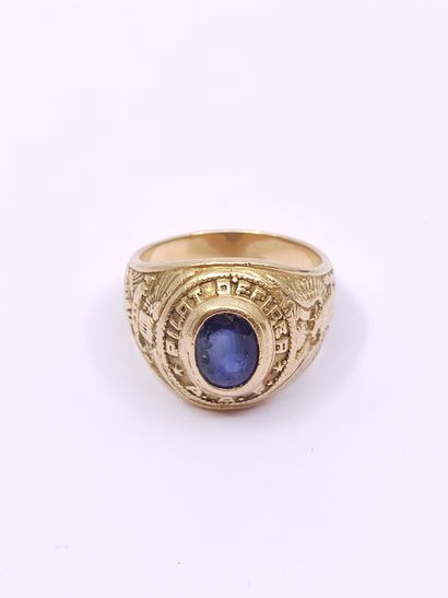 BAGUE chevalière en or jaune 750° ornée d'un...