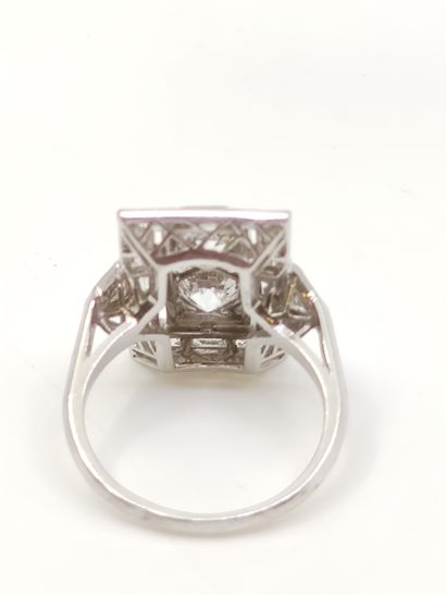 BAGUE en platine ornée de deux diamants de...