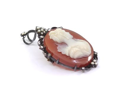IMPORTANTE broche faisant pendant en or et...
