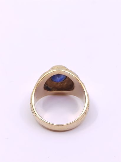 BAGUE chevalière en or jaune 750° ornée d'un...