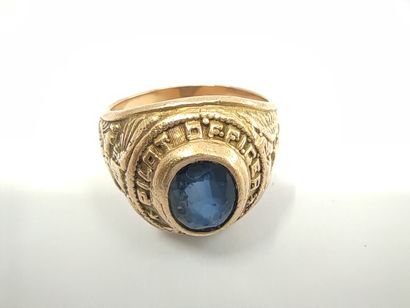 BAGUE chevalière en or jaune 750° ornée d'un...