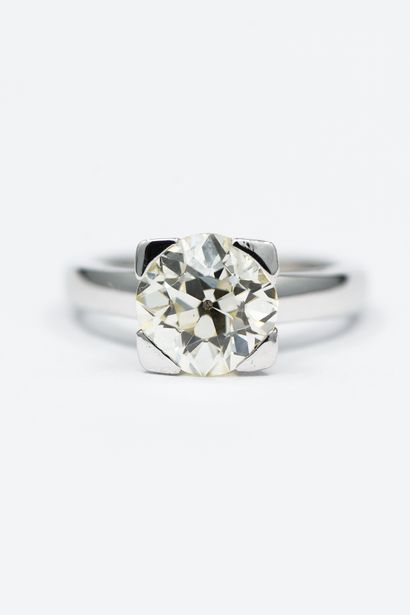 
BAGUE en or gris 750° ornée d'un diamant...