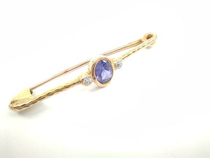 
BROCHE en or jaune 14kt, 585° en forme d'épingle...