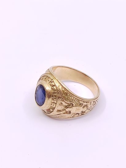 BAGUE chevalière en or jaune 750° ornée d'un...