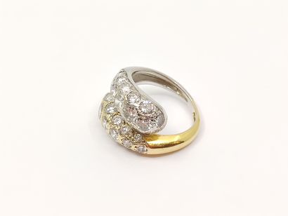 BAGUE en or deux tons 750 parsemée de diamants...