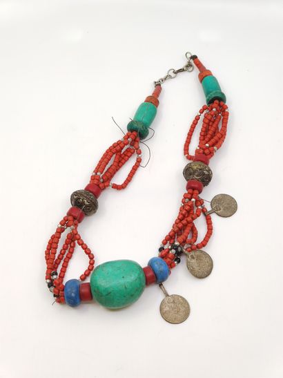Collier Kabyle en métal argenté à pendel...
