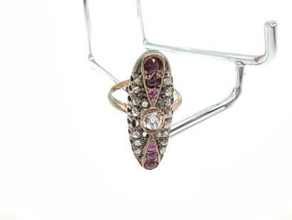 BAGUE marquise en or et argent ornée d'un...