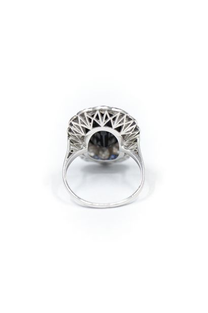 BAGUE pompadour ornée de saphir en serti...
