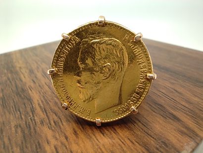 BAGUE en or jaune 750° ornée d'une pièce...