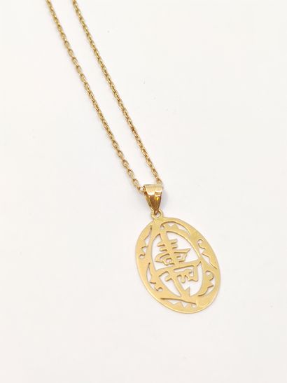 
Deux chaînes en or jaune 750 et deux pendentifs...