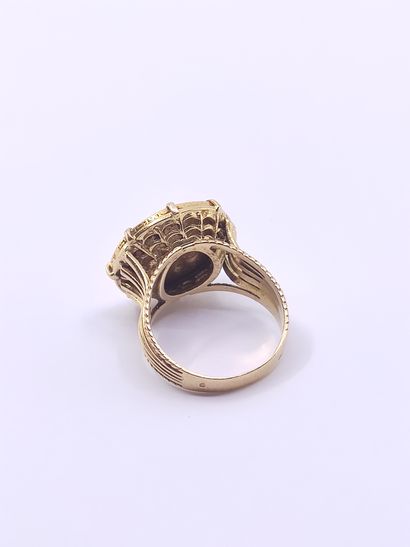 BAGUE en or jaune 750° ornée d'une pièce...