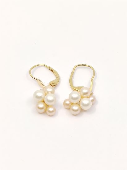 PAIRE de BOUCLES D'OREILLES en or jaune 750°...