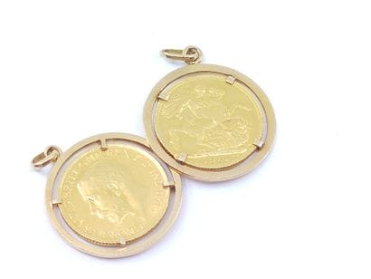 DEUX pendentifs en or jaune 750° ornée de...
