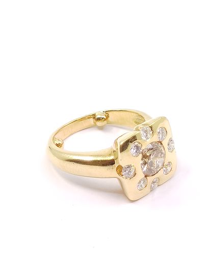 BAGUE en or jaune 750° ornée d'un diamant...
