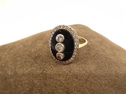 BAGUE en or jaune 750° ornée d'une onyx sertie...