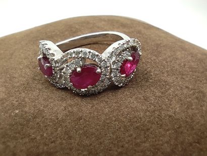 BAGUE en or gris 750 ° formant des entrelacs...