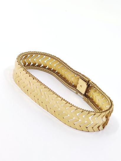 BRACELET

En or maille fantaisie articulé

Poinçon...