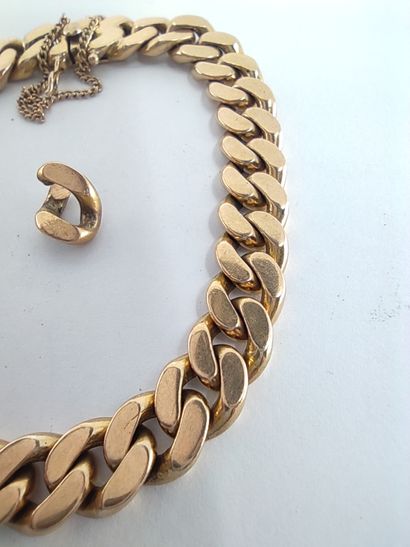 BRACELET en or jaune 750° maille gourmette

Poids...