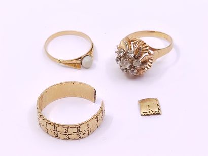 BAGUE en or jaune 750° et pierres blanches...