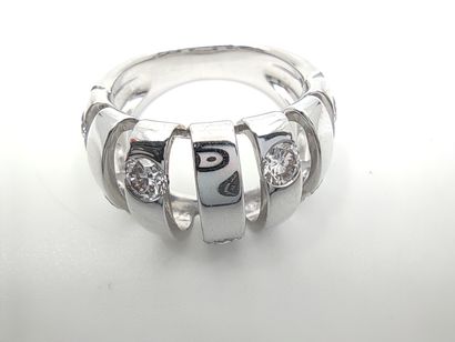 BAGUE jonc ajourée en or gris 750° ornée...