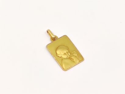 BAGUE en or jaune 750° ornée d'un saphir...