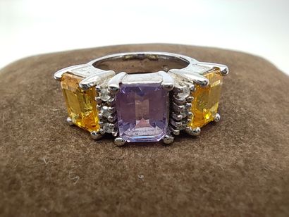 BAGUE en argent ornée d'améthyste et citrines...