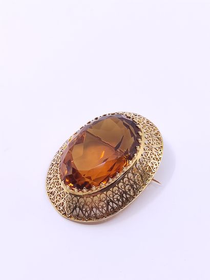 TRAVAIL ETRANGER

IMPORTANTE broche en or...