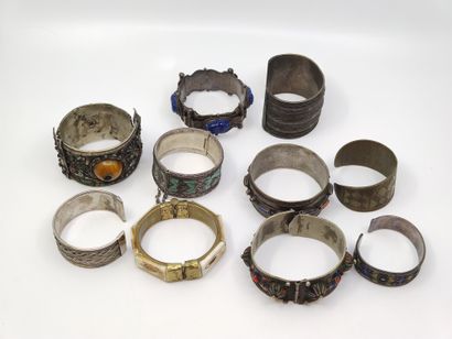 Ensemble de bijoux Afrique du Nord comprenant...