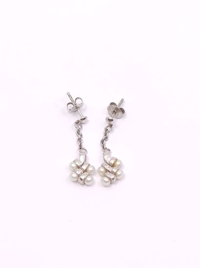 DEMI - PARURE en argent et perles comprenant...