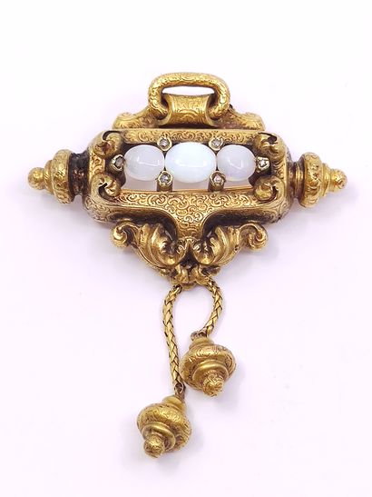 BROCHE en or jaune 750° finement ciselée...