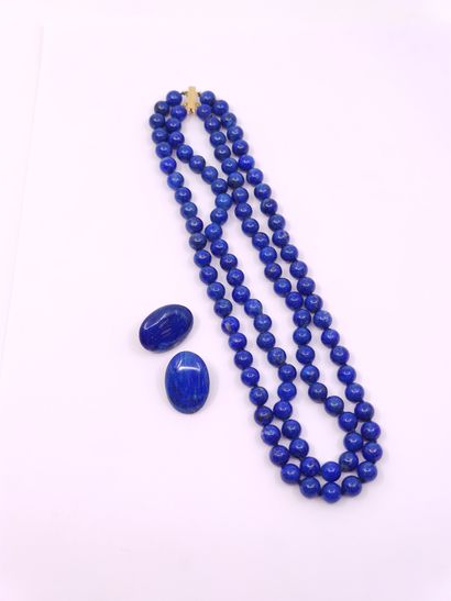 PARURE COMPRENANT:

COLLIER en LAPIS LAZULLI,...