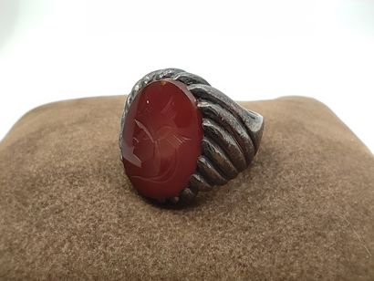 CHEVALIERE en argent ornée d'une intaille...