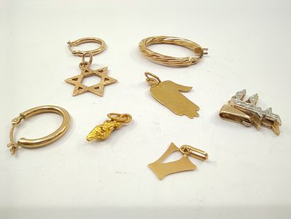 
LOT d'or 750°
Poids brut : 5.4 g



Un pendentif...