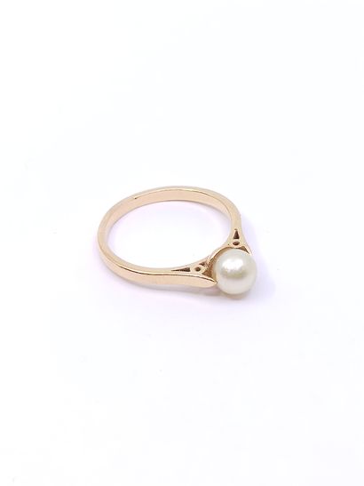 BAGUE en or jaune 750 ornée d'une perle 

Poids...