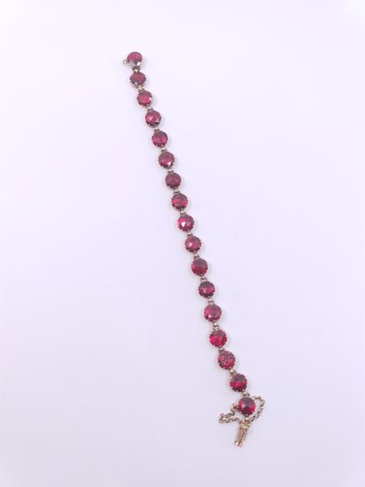 Travail Français

BRACELET en or rose ornée...