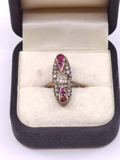 BAGUE marquise en or et argent ornée d'un...