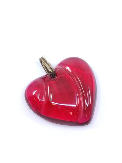 BACCARAT 

Pendentif cœur en cristal rouge...