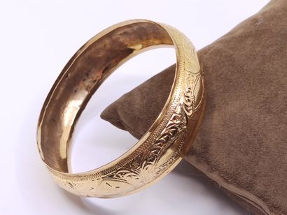 TRAVAIL ETRANGER 

DEUX bracelets joncs en...